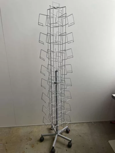 Souvenir-Rondell Postkartenständer drehbar auf Rollen 182 cm
