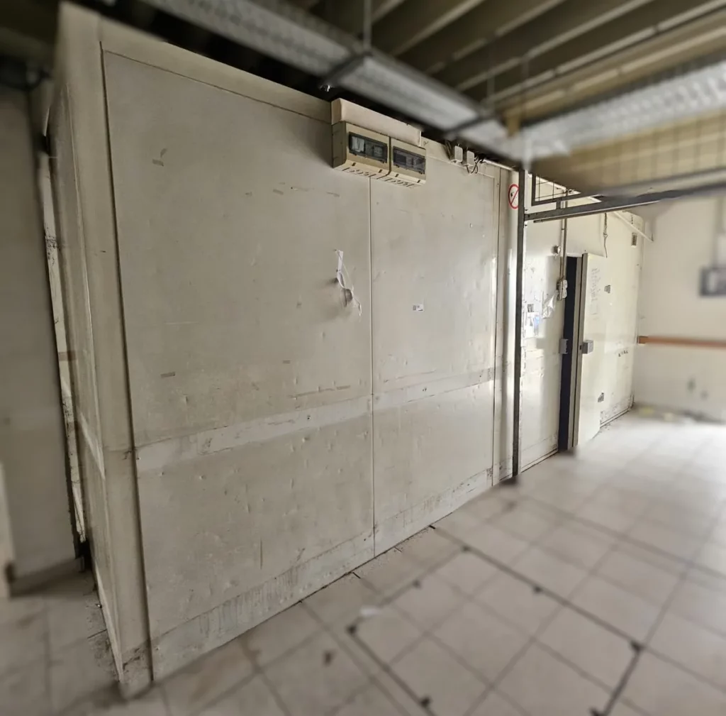 Tiefkühlzelle mit Vorraum 5,6 x 3,2 m Paneele 10 cm, 2 Türen – ohne Aggregat (28)