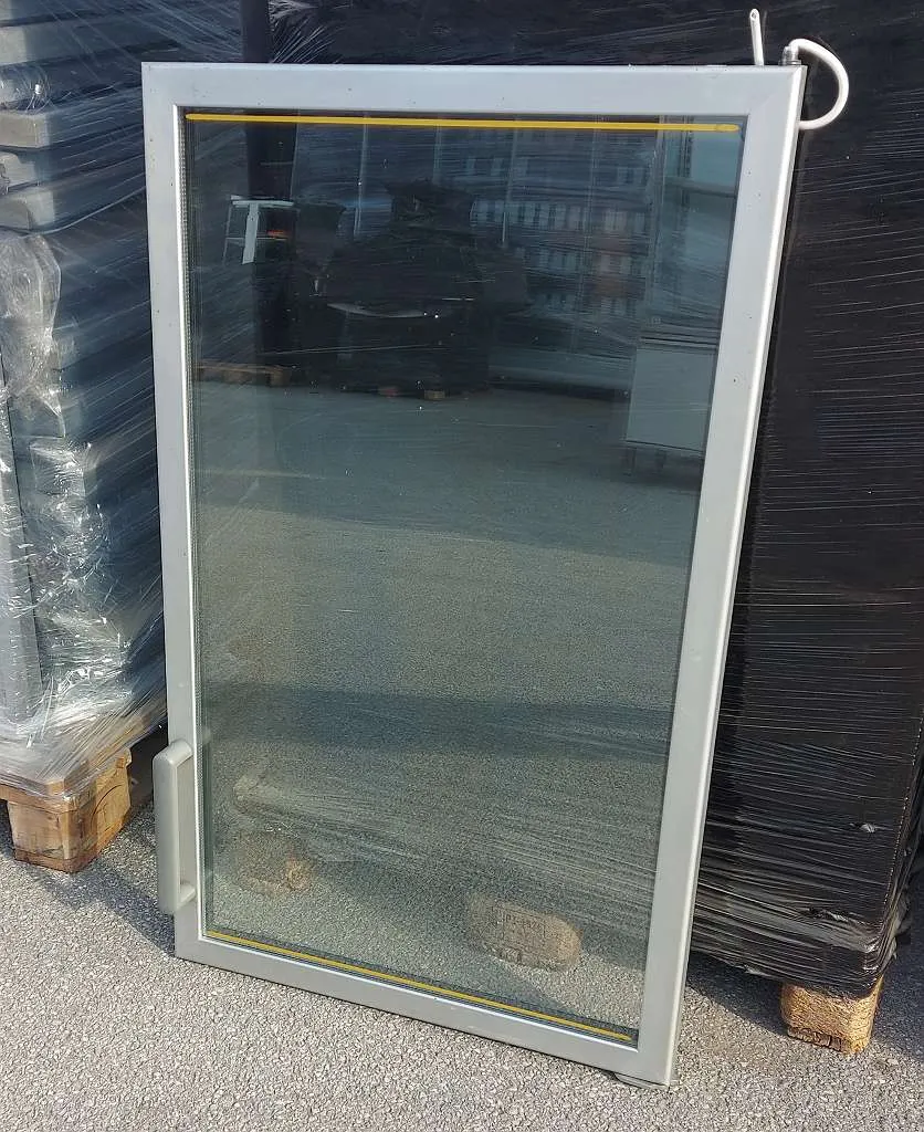 Isolierte Glastür mit Scheibenheizung für Tiefkühlzelle / Tiefkühlschrank 61 x 99,5 cm