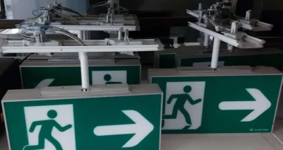 Zumtobel LED-Notlicht Notausgangsleuchte für Deckenmontage / Schienensystem