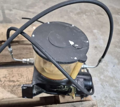SKF KFG1-5+924 Kolbenpumpe mit Behälter für Zentralschmierung 24V DC Schmierpumpe
