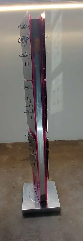 Handyregal / Warenständer pink drehbar auf Rollen mit verstellbaren Haken-Platten