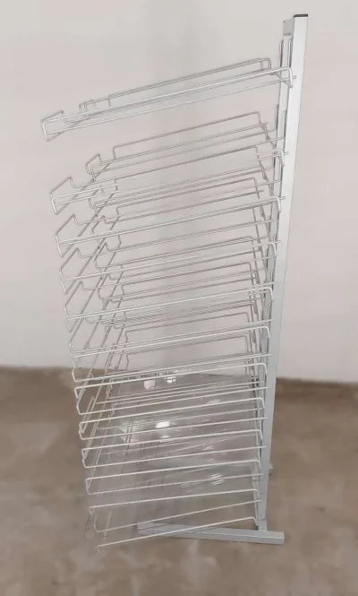 Metallregal mit Warenschütten 12 aushängbare Fächer 80 cm (Körbe unvollständig)