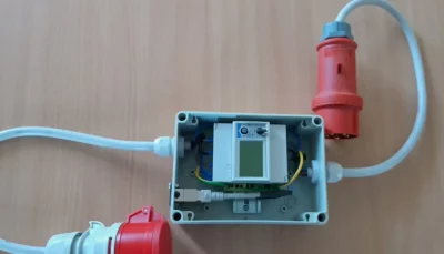 Energiemessgerät Carlo Gavazzi EM24-DIN + Mennekes Phasenwender 5-polig 16A